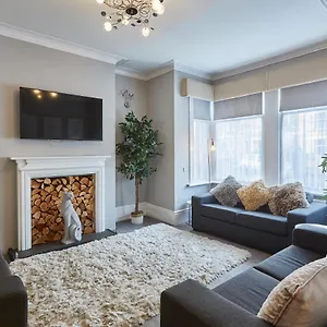 https://host-stay-north-bay-villa.yorkshirehotels.net